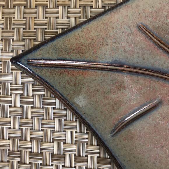 Signed Pottery Leaf Trinket Dish/Soap Dish Minimalist Style - Picture 8 of 15